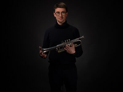 Kafikammer - Der Trompeter als Alleinunterhalter