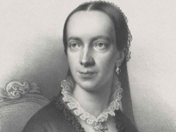 Schwarz-weiss-Portrait der Komponistin Emilie Mayer, auf einem Stuhl sitzend