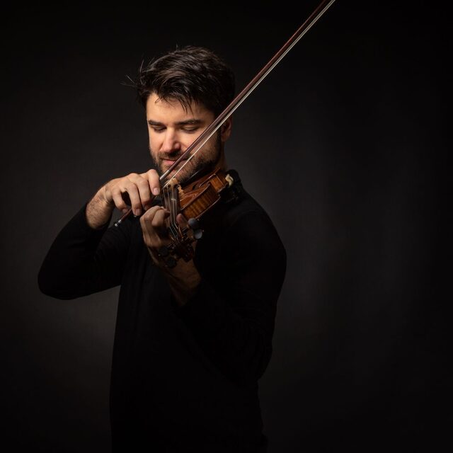 Konzertmeister Bogdan Božović mit Violine