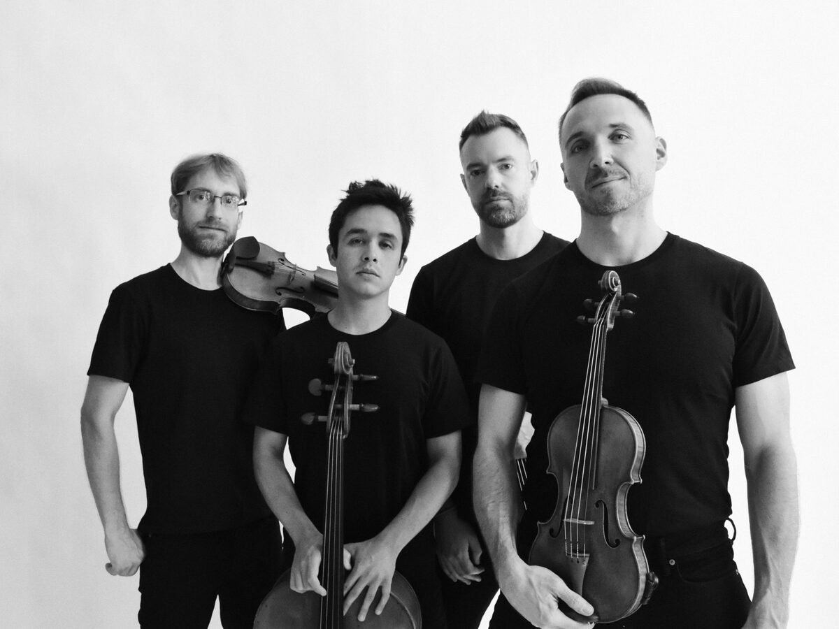 Streichquartett JACK Quartet in Schwarz-Weiss