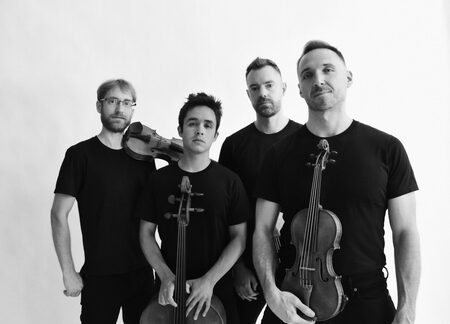 Streichquartett JACK Quartet in Schwarz-Weiss