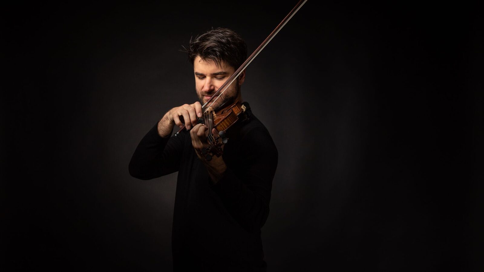 Konzertmeister Bogdan Božović mit Violine